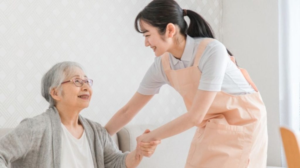認知症のBPSDとは?新人介護職が知っておきたい対応と自分を守る方法